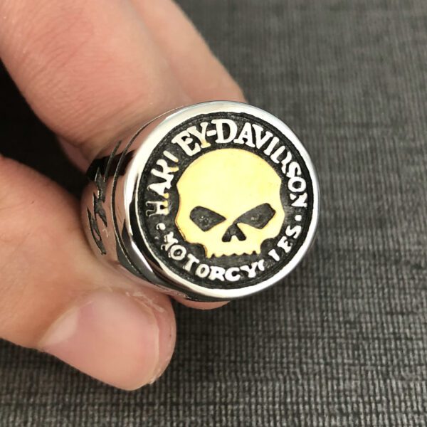 Dual-Tone Skull Motorcycle Ring for True Enthusiasts - Image 2