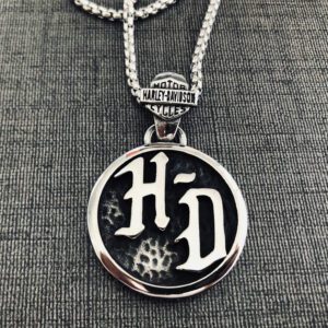 HD Design Dual-Face Pendant: High-Quality Elegance with chain