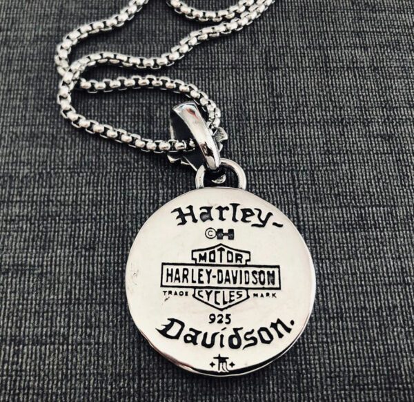 HD Design Dual-Face Pendant: High-Quality Elegance with chain - Image 2