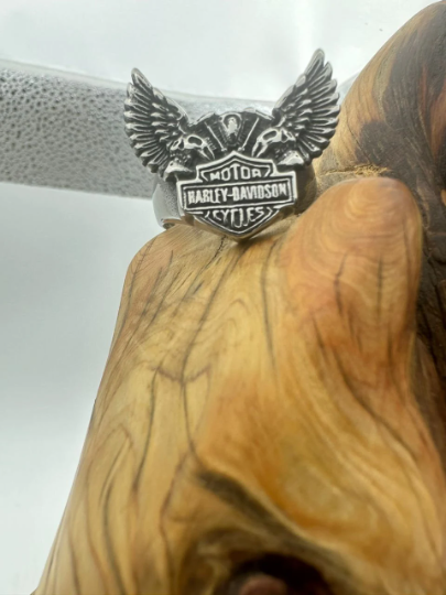 Unisex Wing and Skull Style Harley Motorcycle Ring: A Bold Statement Piece - Image 2