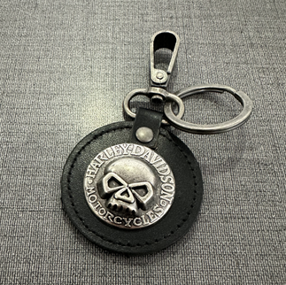 Harley Skull Leather Keychain: Bold Style for Motorcycle Enthusiasts